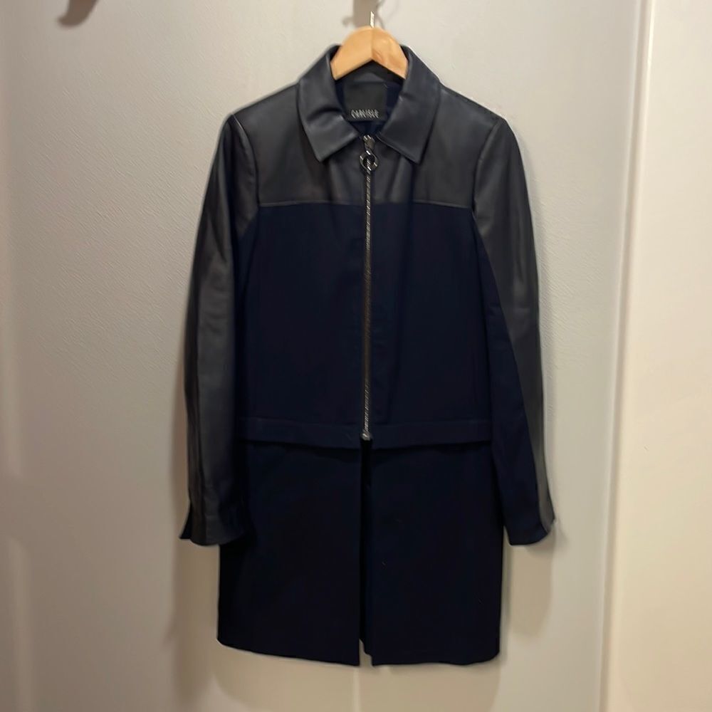 CARLISLE womanโs navy blueโand black leather and cotton trench coat